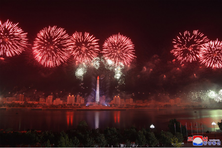 3-조선로동당창건 75돐경축 축포야회